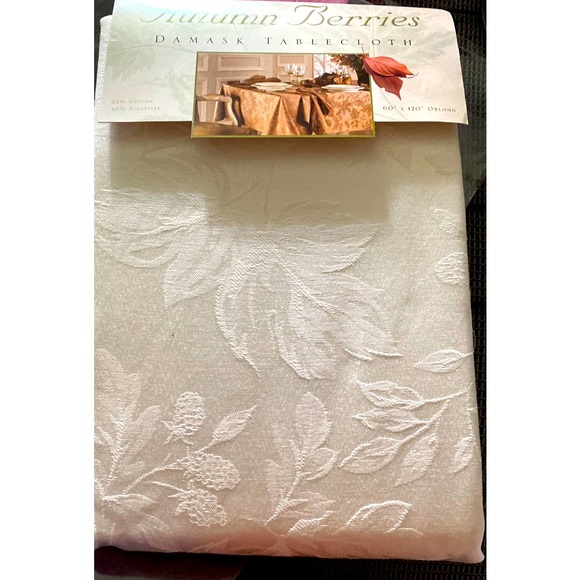 AUTUMN BERRIES IVORY WHITE DAMASK TABLECLOTH AND CHAIR COVER SET - Picture 4 of 10